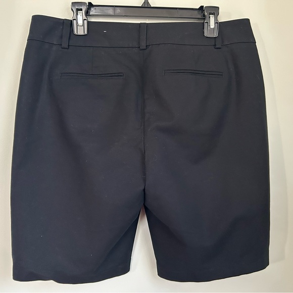 Ann Taylor Signature Black Women's Bermuda Shorts, Size 12 - Picture 4 of 11